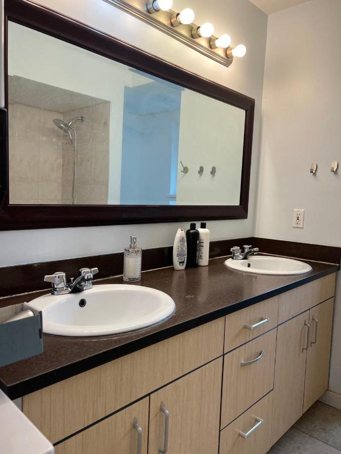 One Bedroom, One Living Room, One Kitchen And One Bathroom With Independent Access リッチモンド エクステリア 写真